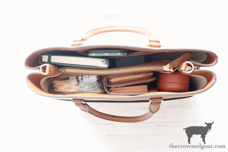 How to Easily Organize Your Handbag